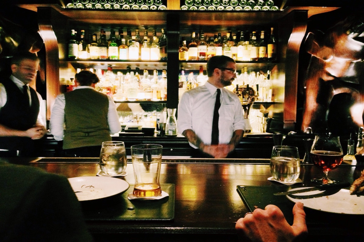 Bartenders Dating Customers: Shocking Stories & Unexpected Outcomes!