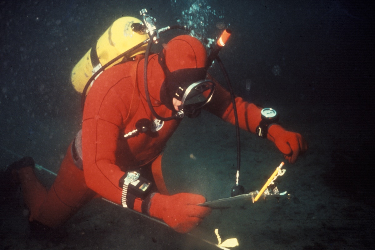 Dating a Marine Biologist: Diving Into The Secrets Of Oceanic Love!